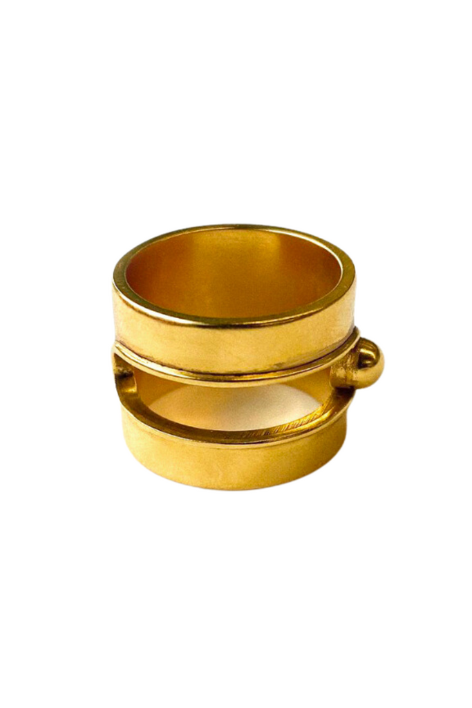 The Boucle Large Ring Yellow Gold by Goossens Paris is a sleek and modern brass ring soaked in a 24-carat gold bath, featuring the distinctive House of Goossens clasp and a light and pleasant design that can be mixed and matched for a unique effect.