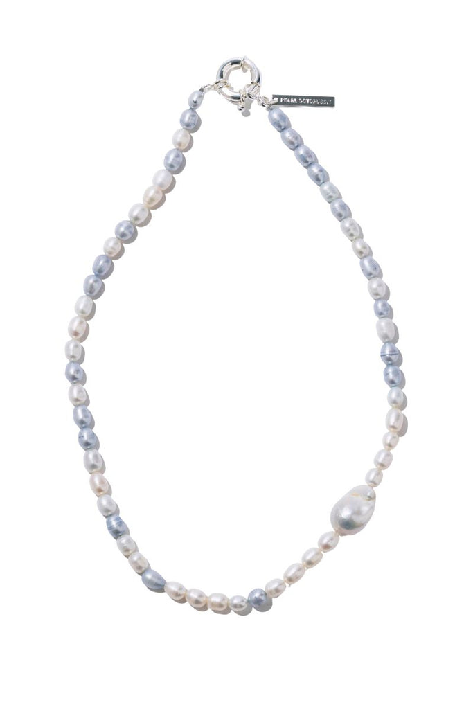 Make a statement with the unique Clouds Pearl Necklace from Pearl Octopuss.y , featuring a mix of hand-dyed freshwater pearls and an oversized baroque pearl detail.