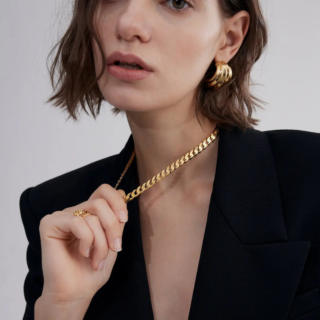 LOUVE Curb Chain Necklace Gold