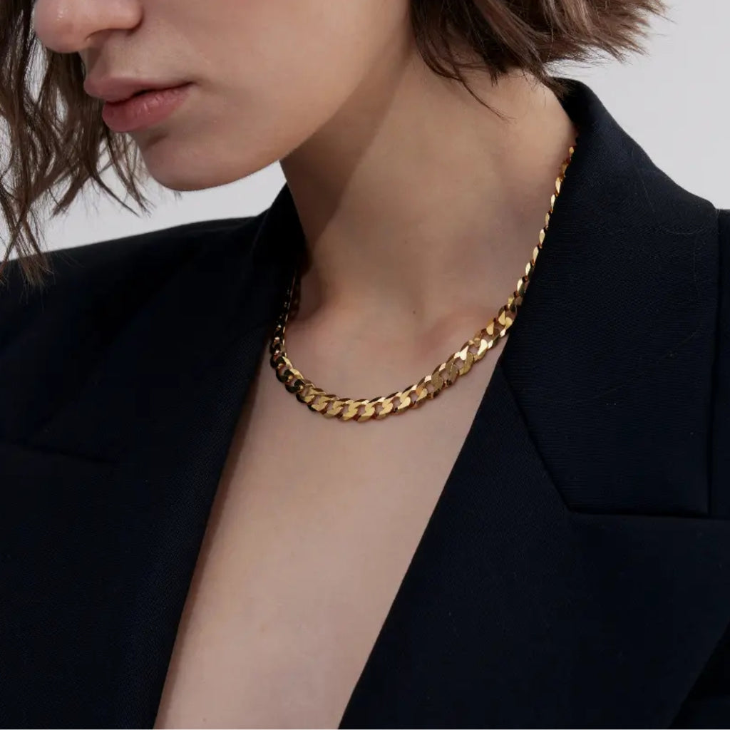 LOUVE Curb Chain Necklace Gold