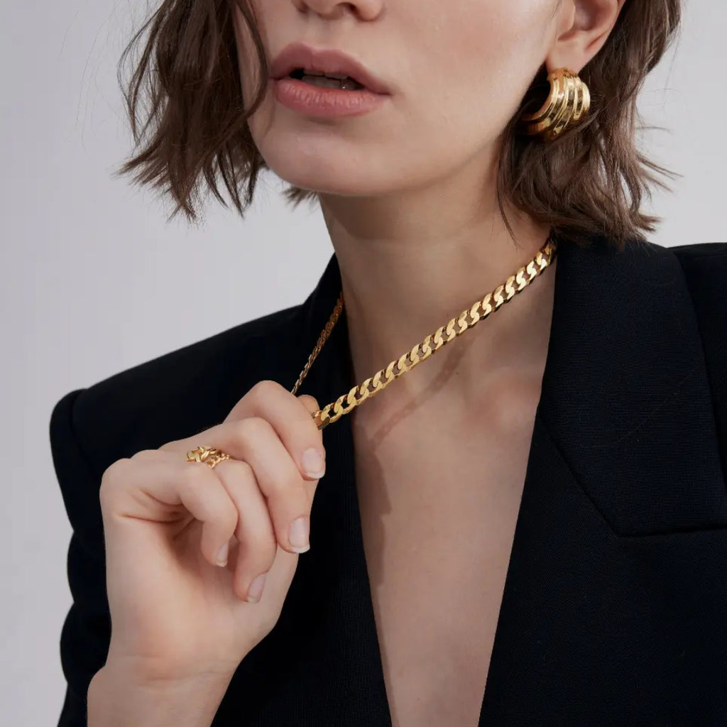 LOUVE Curb Chain Necklace Gold