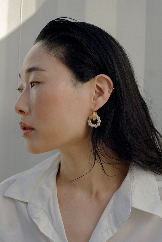 Make a bold statement with Pearl Octopuss.y's Les Créoles Petites, featuring chunky ear hoops with silver plated beads adorned with sparkling crystals, 14K gold plating, and a 925 silver sterling hoop hook.