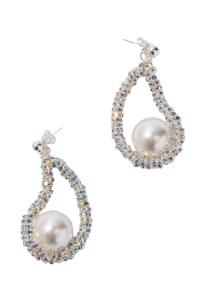 Add a touch of glamour to your everyday look with the unique Mini Silver Oysters from Pearl Octopuss.y, featuring gold-plated rondelle crystals, faux pearls, and silver sterling ear studs.