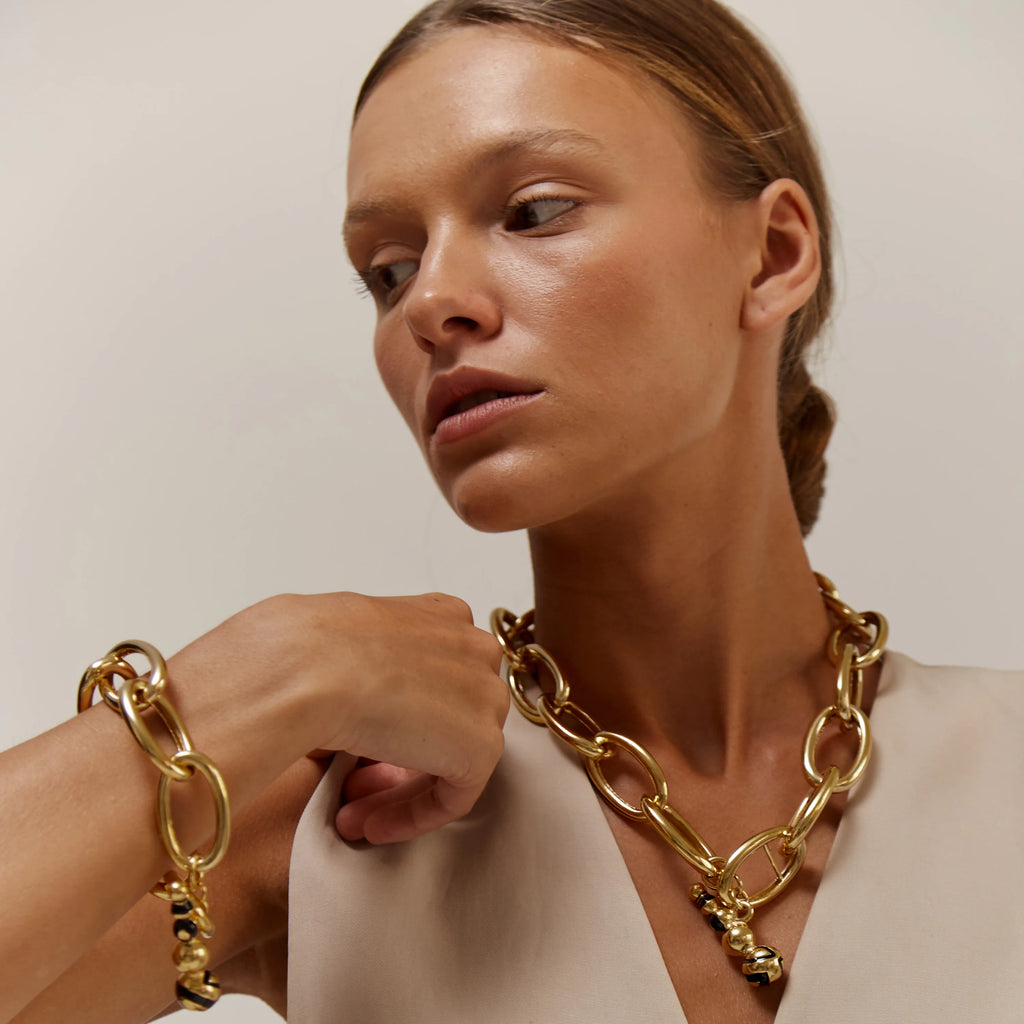 Woman wearing a gold chain necklace and bracelet 