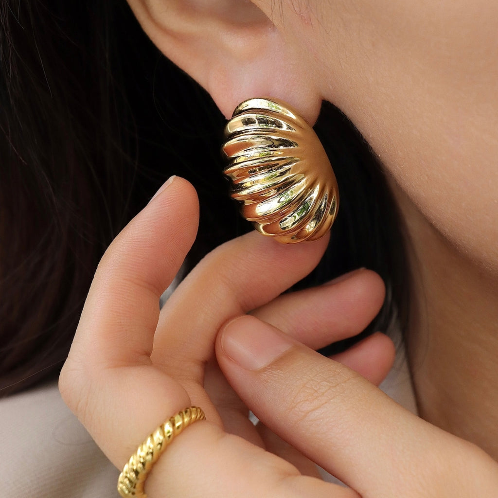 Shell Dome_Earrings_Gold_Louve