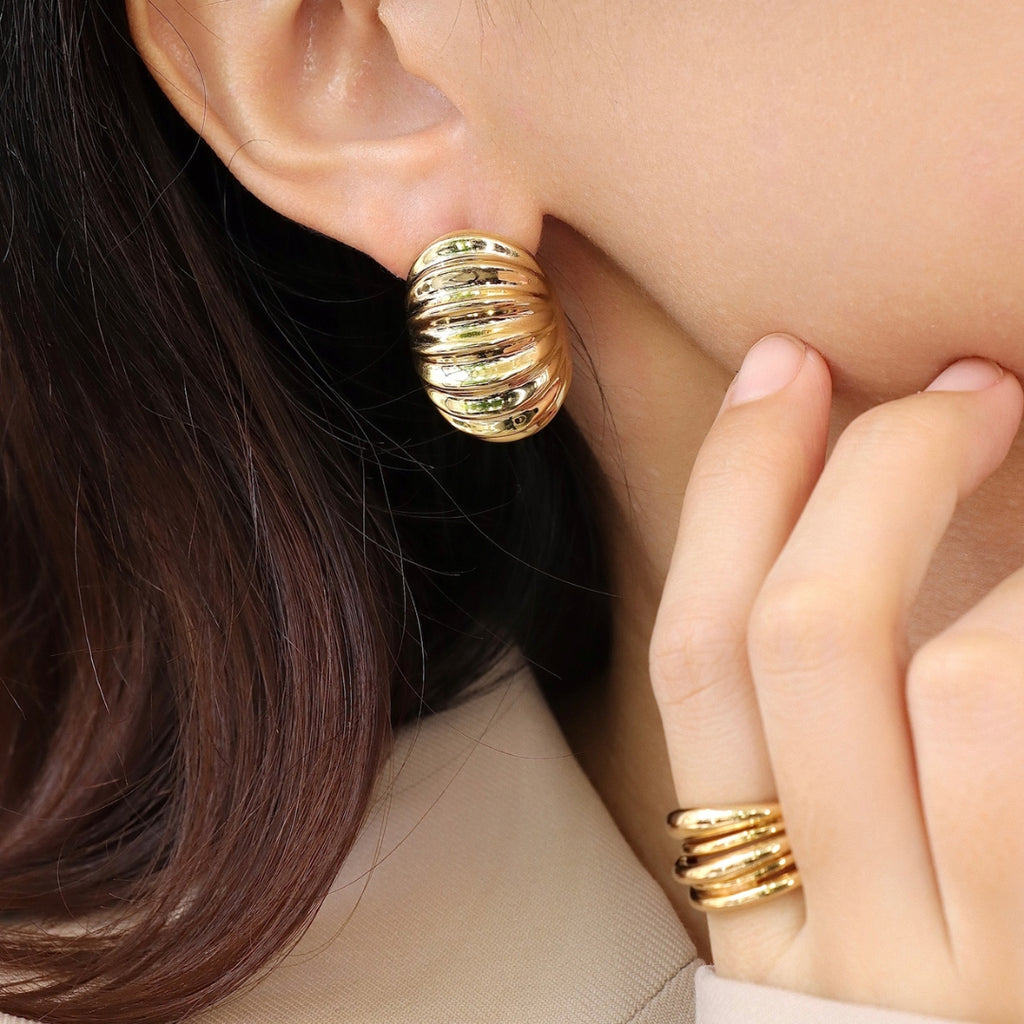 Shell Dome_Earrings_Gold_Louve