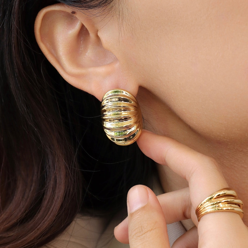 Shell Dome_Earrings_Gold_Louve