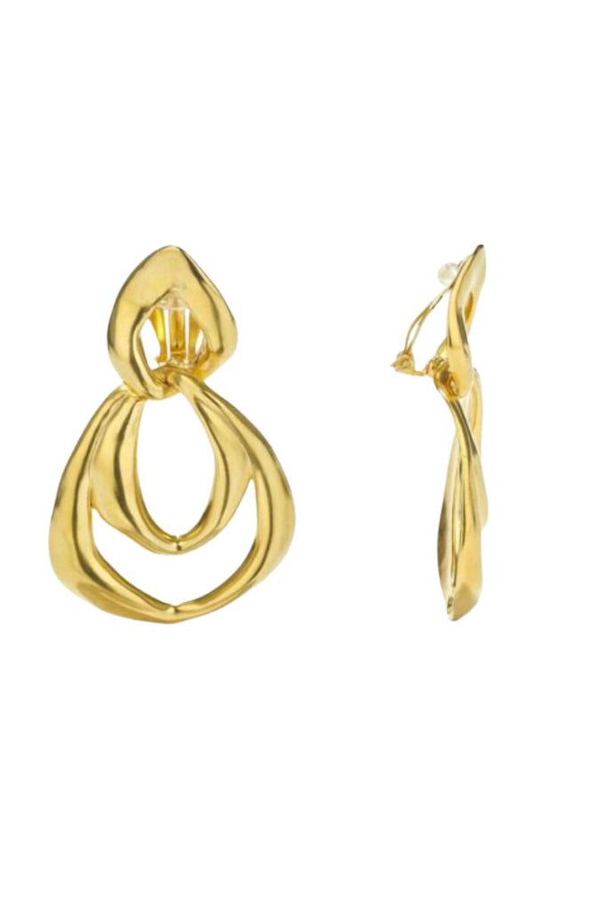 The Spirale collection, inspired by the Tibetan giraffe women and their spiral necklaces, features breathtaking brass earrings dipped in a 24-carat gold bath that embody grace, femininity, and elegance.