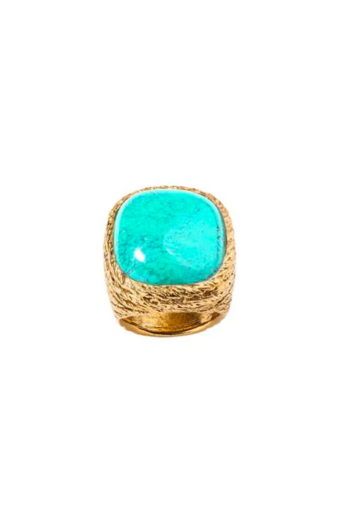 Embrace the raw and authentic textures of California with the luxurious "Turquoise Miki Ring" from Aurélie Bidermann's collection, featuring a generous genuine turquoise stone and braided mesh design plated with 750/1000 yellow gold.