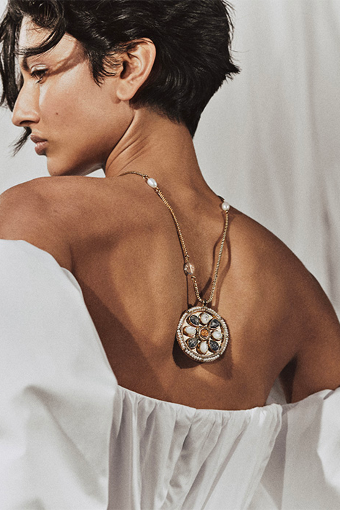 Elevate your style with the timeless elegance and modern flair of the Venise Long Medal Necklace from Goossens Paris.