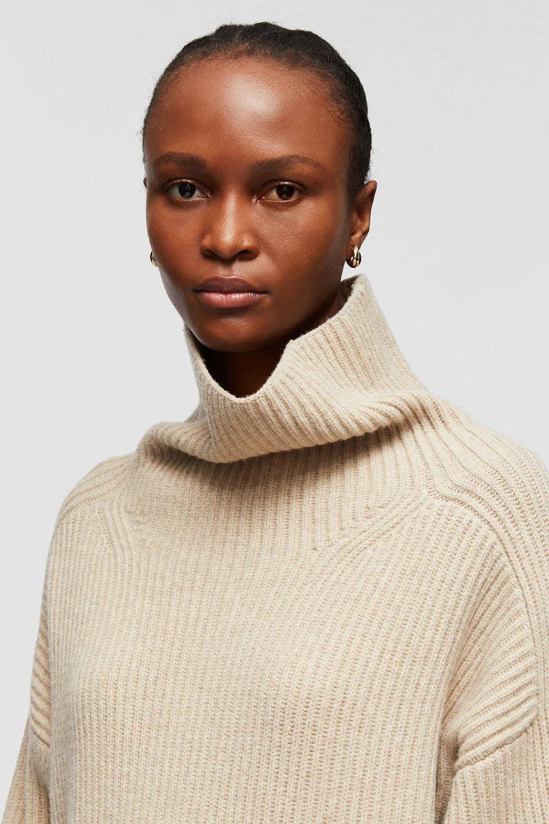 sweater_for_women_fashion_luxury_retailer_maison_muguet_hong_kong.webp